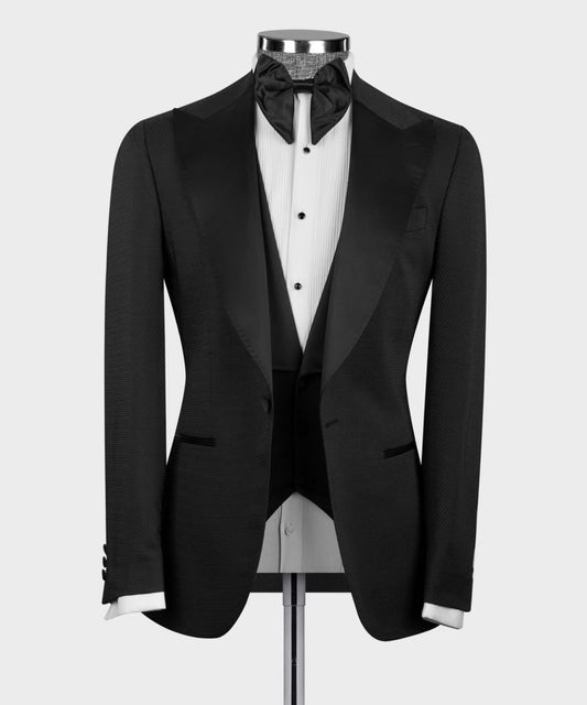 BLACK SINGLE BREASTED PEAK LAPEL TUXEDO